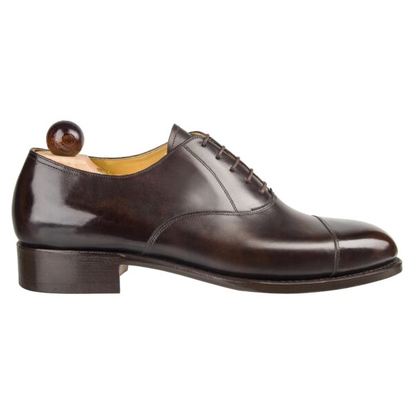 Side view-1 of men’s brown museum calf leather cap toe Oxford shoe on F last with a single sole – handmade by Vass Shoes.