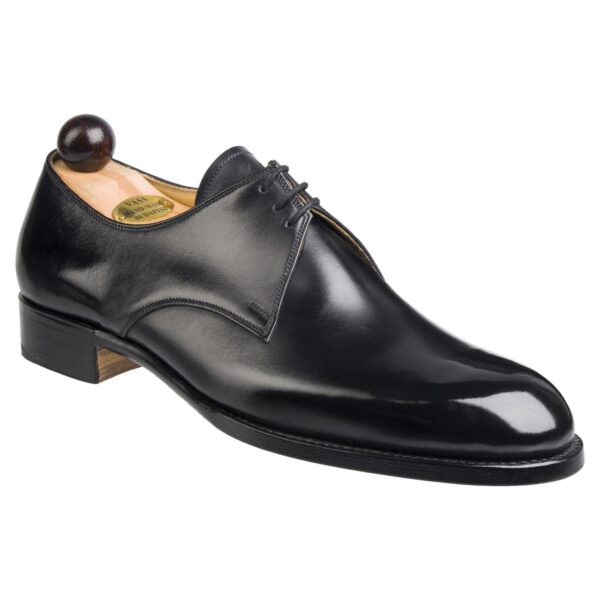 Angle view of men’s black London 3-eyelet Derby shoe on F last with a single sole – handmade by Vass Shoes.