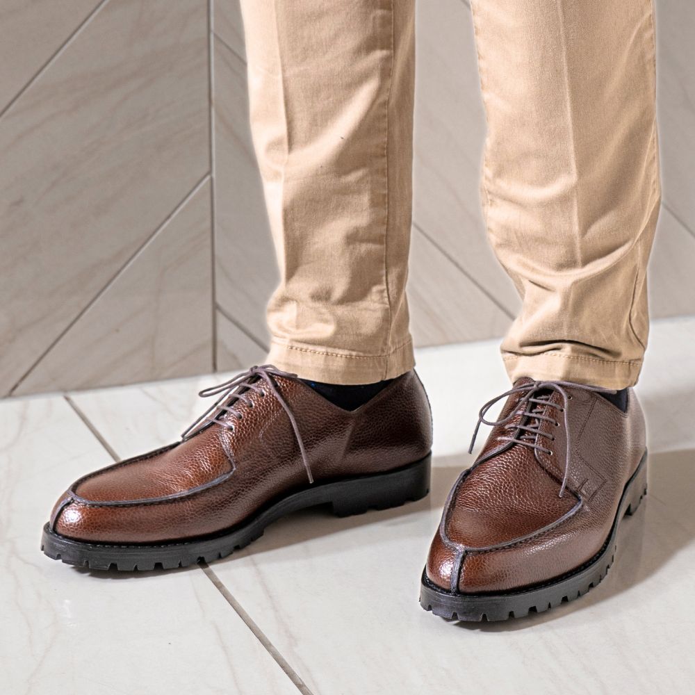 vass-shoes-norweger-model-p-last-antique-cognac-scotchgrain-vibram-sole-angle-view-1