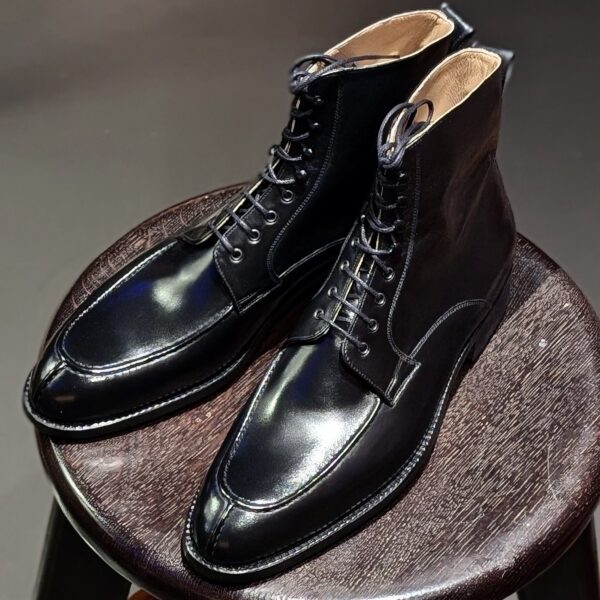 Top view of men’s black calf Oslo high boots on F last with a dainite sole – handmade by Vass Shoes.