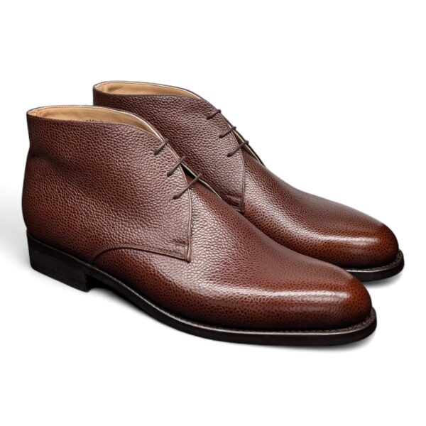 vass-shoes-chukka-boots-three-eyelet-model-P2-last-antique-scotchgrain-dainite-rubber-sole-side-view