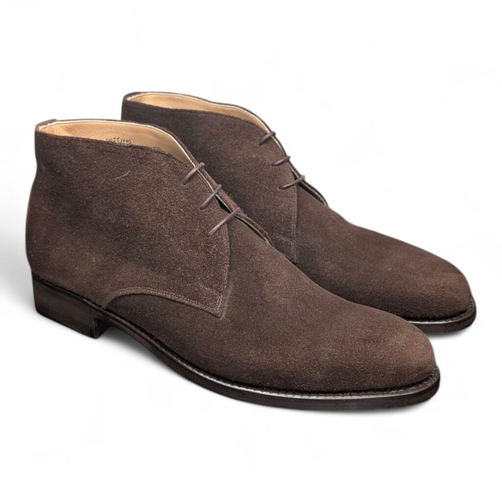 Vass-Shoes-Chukka-boots-three-eyelet-model-P2-last-dark-brown-suede-dainite-rubber-sole-side-view